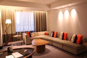 Executive Suite | Living room | 29-cm LCD TV with satellite channels, Smart TV
