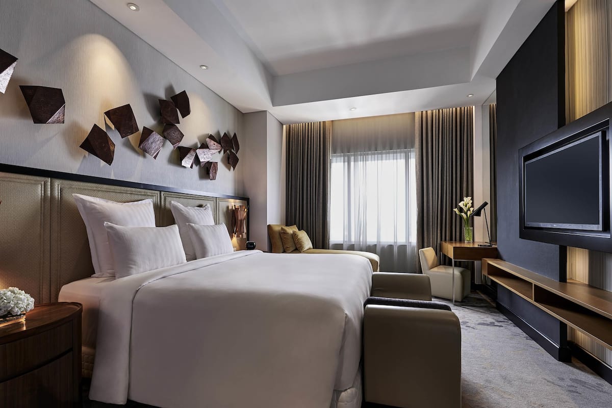 Suite, Multiple Beds, Club Lounge Access (Accent) | Premium bedding, minibar, in-room safe, desk