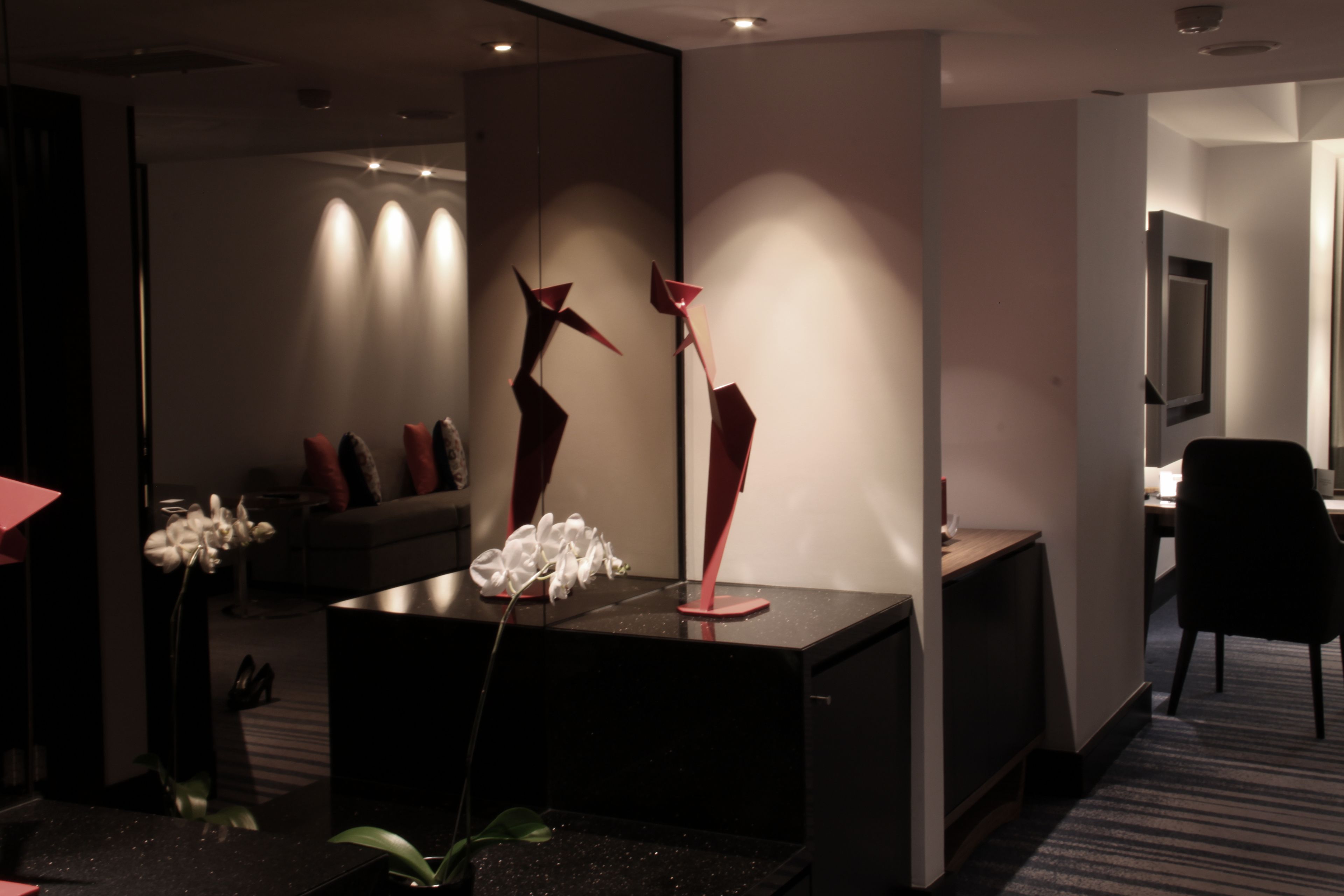 executive suite | living area | 29-cm lcd tv with satellite channels, smart tv