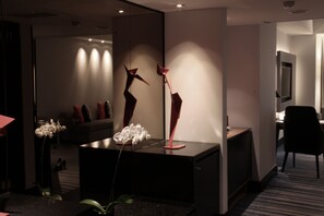 Executive Suite | Living area | 29-cm LCD TV with satellite channels, Smart TV - Pullman Jakarta Indonesia (Jakarta)