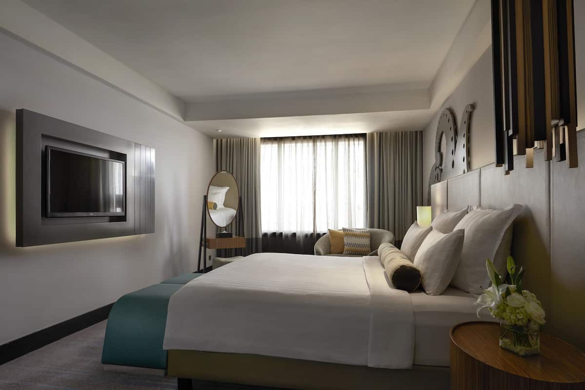 Deluxe Suite, 1 King Bed, Club Lounge Access