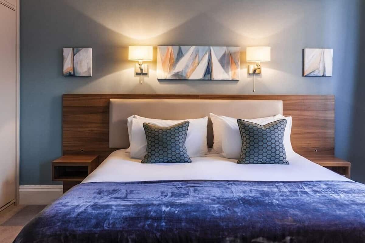 In-room safe, desk, iron/ironing board, free WiFi