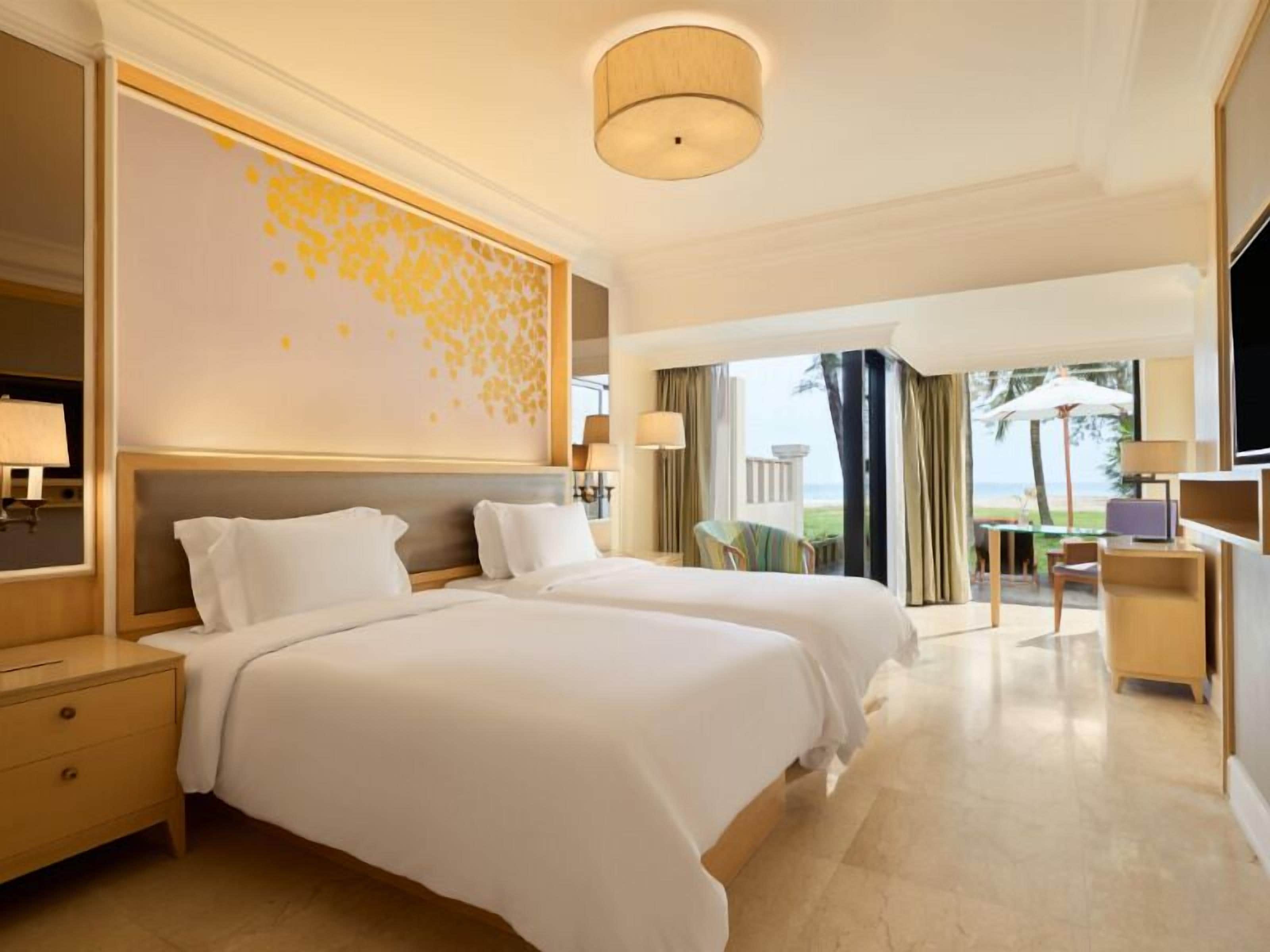 Club Room, 1 Twin Bed | Premium bedding, minibar, in-room safe, individually decorated