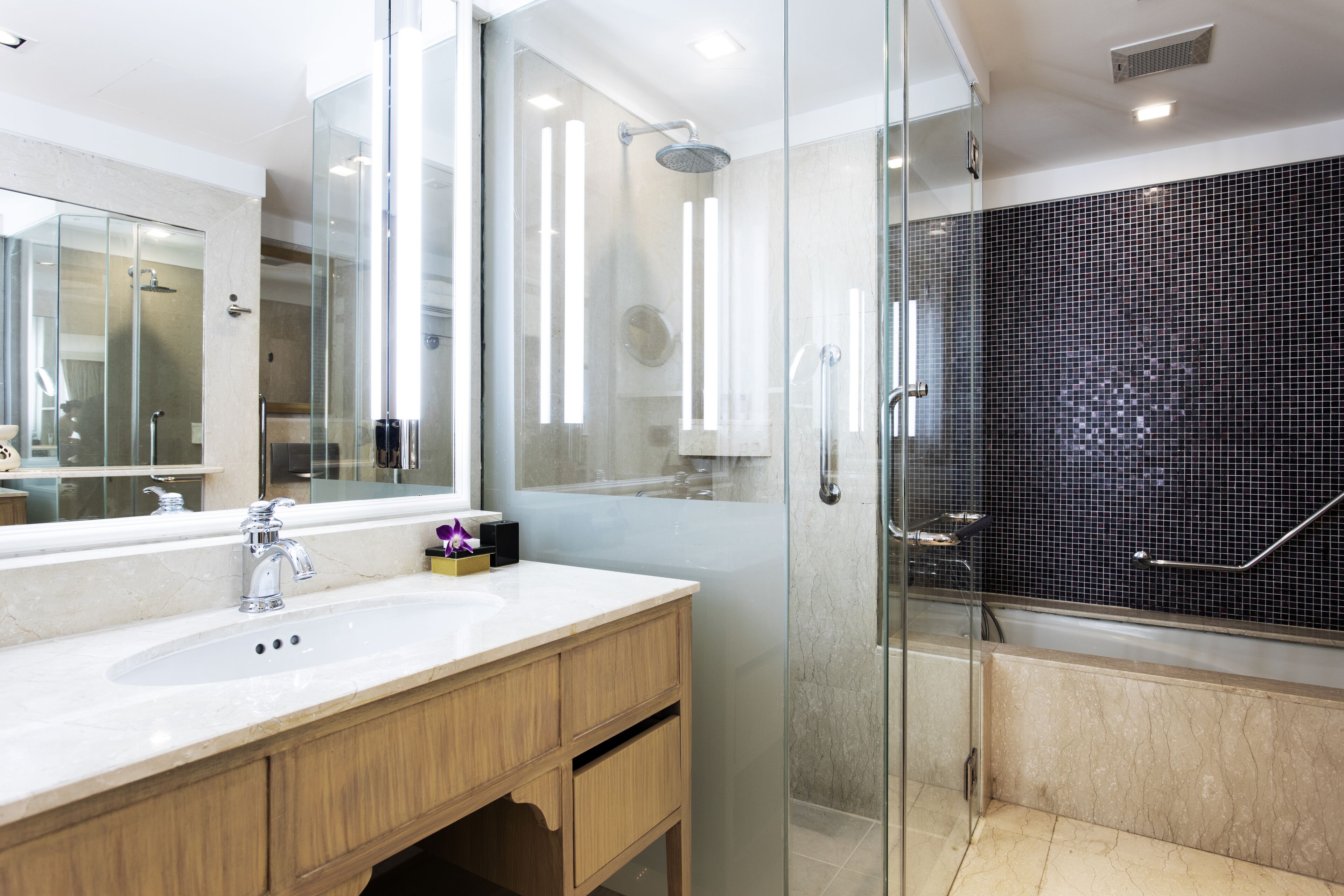 1 bedroom, premium bedding, minibar, in-room safe