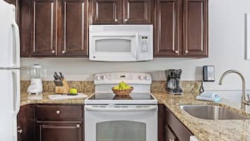 Condo, 2 Bedrooms, Kitchen | Private kitchen | Fridge, microwave, coffee/tea maker, toaster