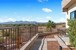 Condo, 2 Bedrooms, Kitchen | Lake view