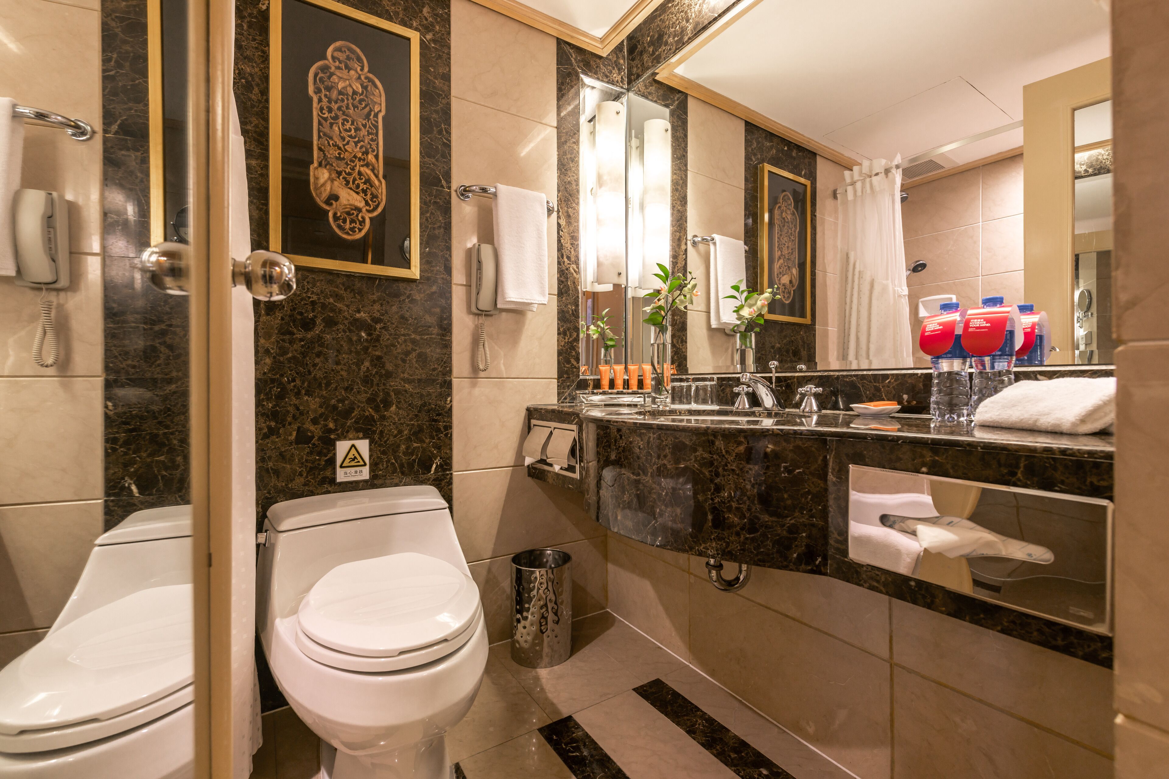 1 bedroom, down duvets, minibar, in-room safe