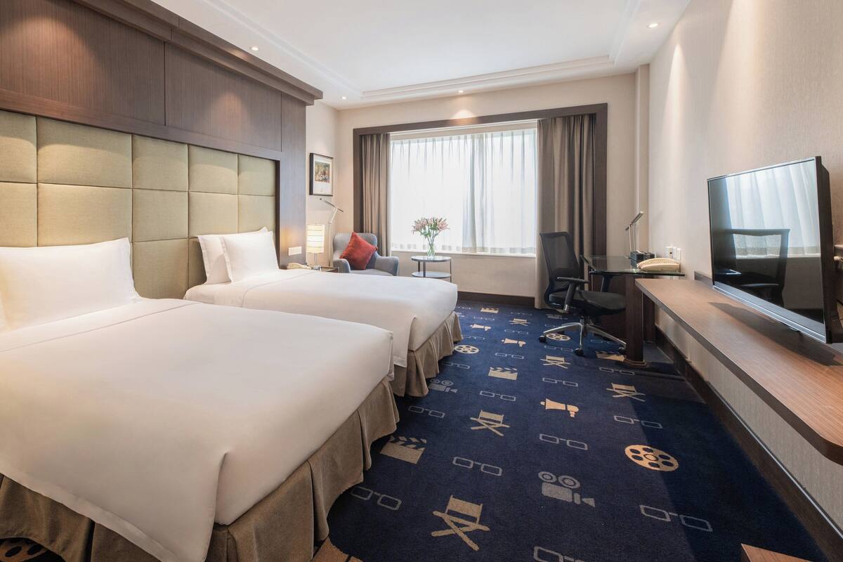 Phòng Tiêu chuẩn, 2 giường đơn (Technology) | Chăn bông, minibar, két bảo mật tại phòng, bàn 