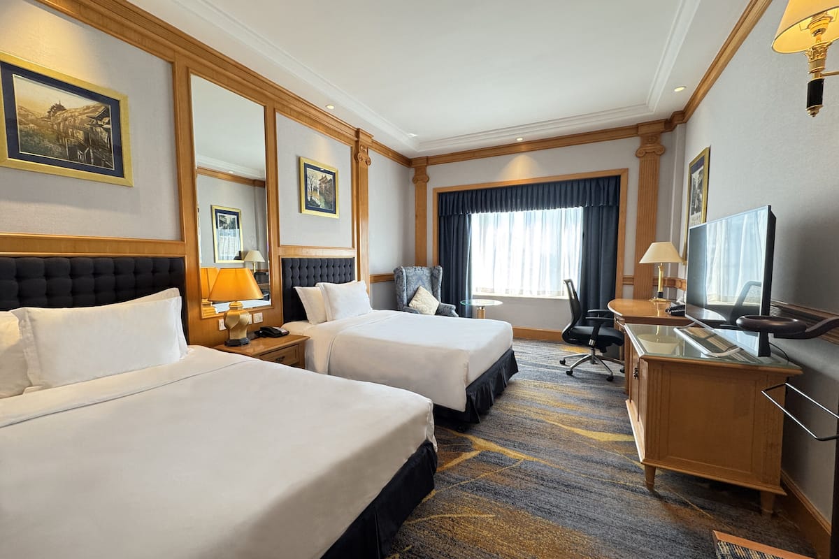 Standard Room, 2 Twin Beds, Club Lounge Access | Down comforters, minibar, in-room safe, desk