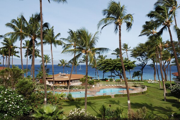 2 outdoor pools
