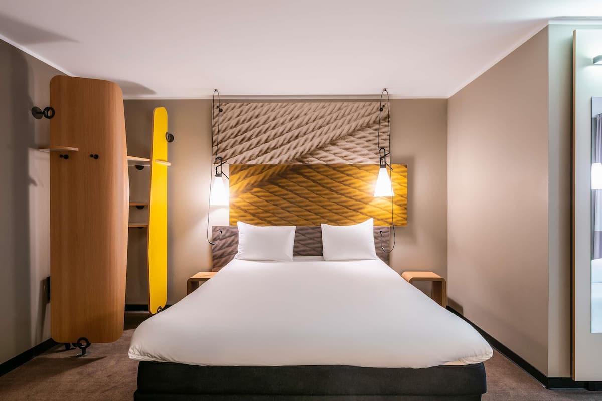 Standard Room, 1 Double Bed | Desk, laptop workspace, blackout curtains, free WiFi