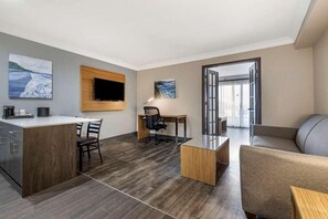 The Enci King Suite with Kitchenette (Sofa Bed) (Park View)