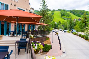 Breakfast served, garden views - Beaver Creek Lodge, Autograph Collection (Avon)
