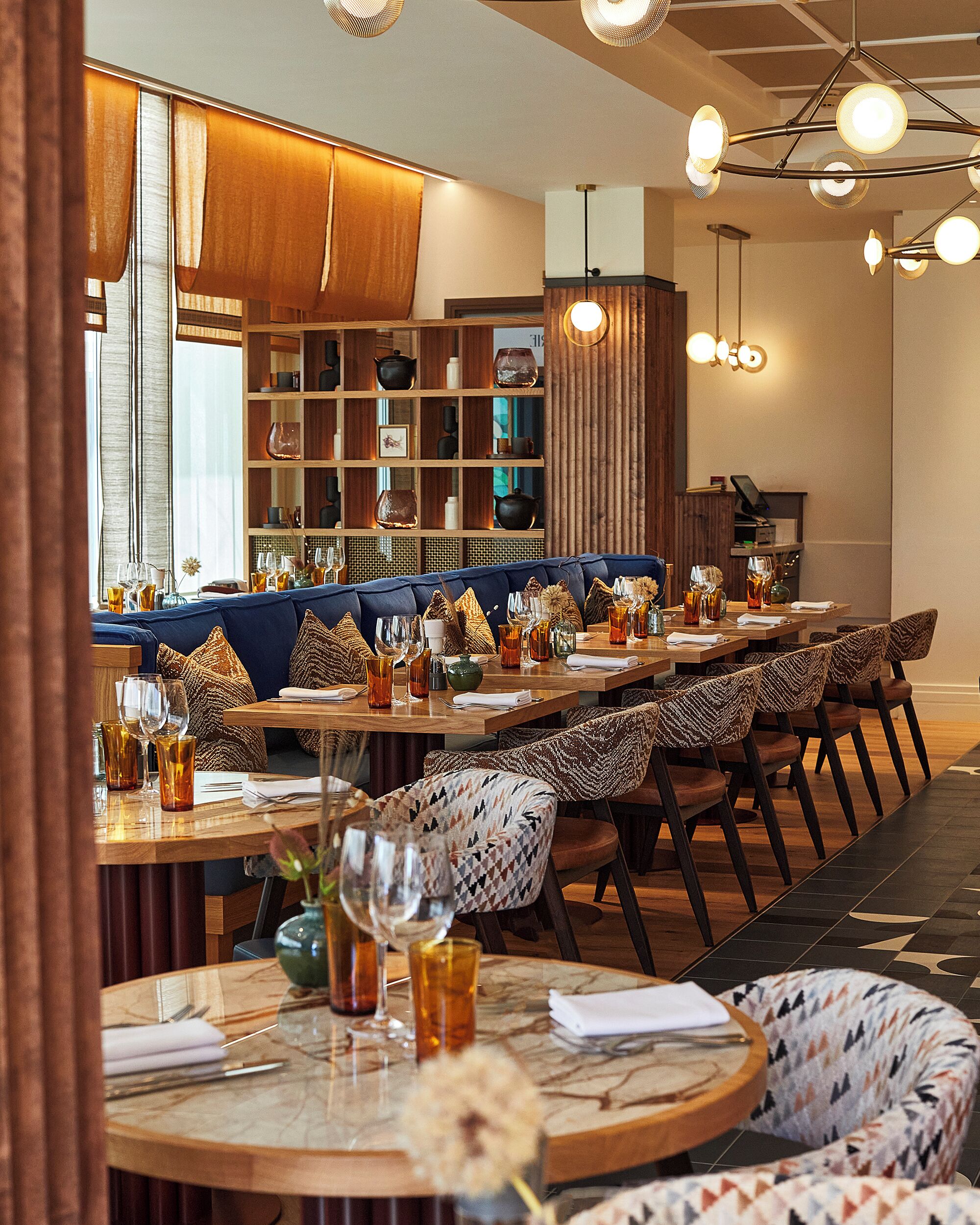 2 restaurants; breakfast, lunch, dinner and brunch served 