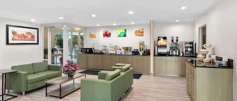 Free daily continental breakfast