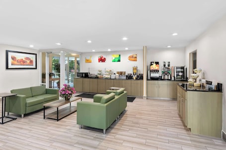 Free daily continental breakfast . Quality Inn Atlanta Northlake
