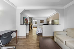 Suite, 2 Queen Beds, Non Smoking
