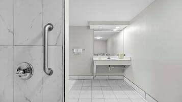 Deluxe Room, 1 King Bed, Accessible, Non Smoking | Bathroom | Combined shower/tub, free toiletries, hair dryer (on request), towels