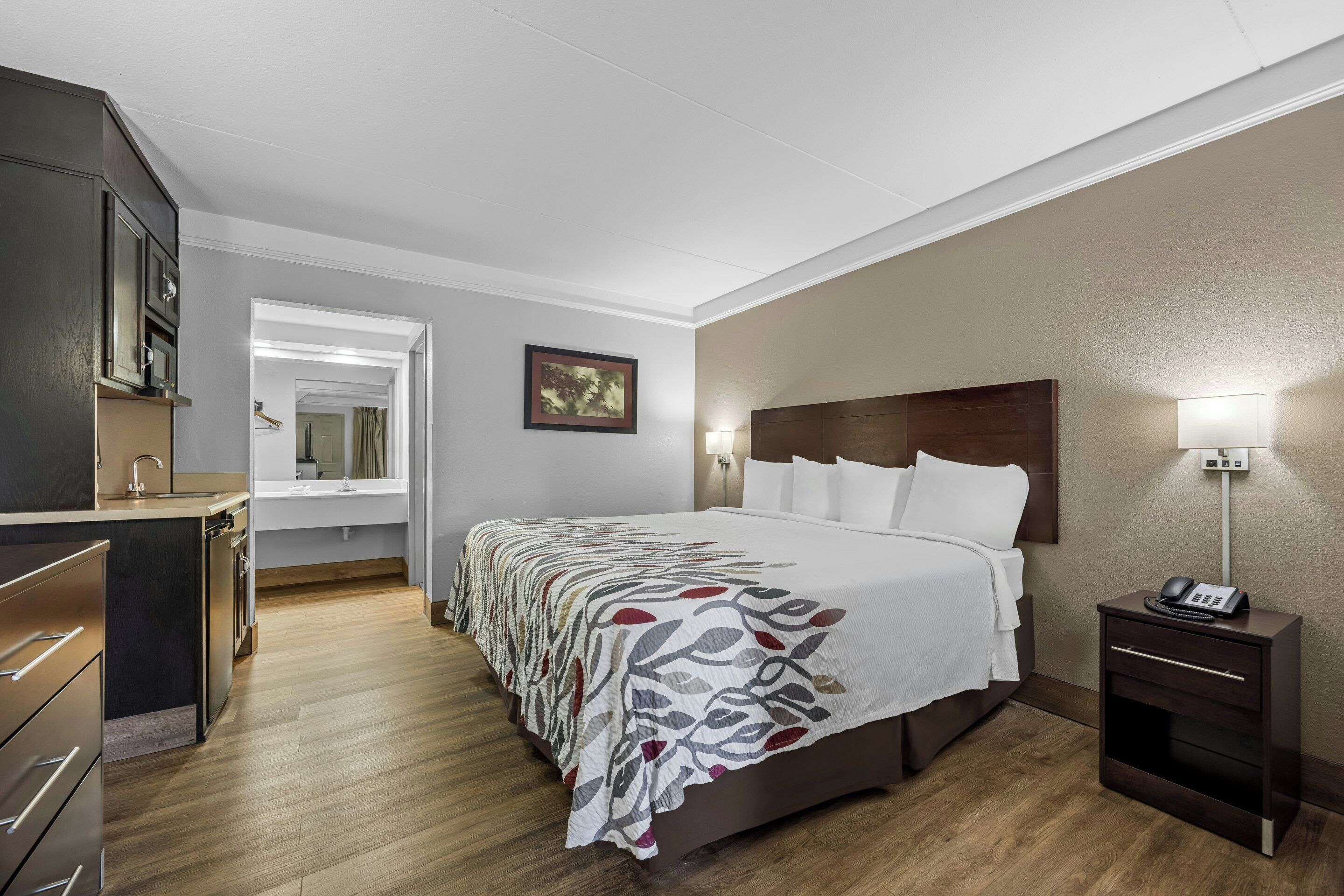 Habitación superior, 1 cama de matrimonio grande, no fumadores | Tabla de planchar con plancha, cunas gratuitas, wifi gratis