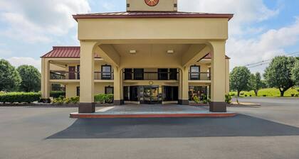 Red Roof Inn & Suites Clinton, TN