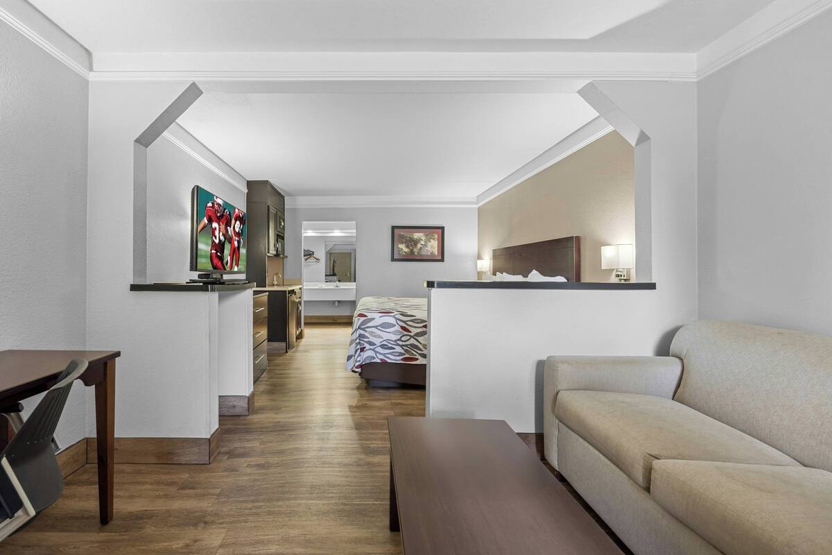 Superior Room, 1 King Bed, Non Smoking | Iron/ironing board, cribs (free), WiFi (free), alarm clocks