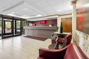 Reception - Red Roof Inn & Suites Clinton, TN (Clinton)