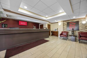 Reception - Red Roof Inn & Suites Clinton, TN (Clinton)