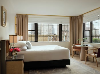 Egyptian cotton sheets, premium bedding, minibar, in-room safe at Kimpton Ashbel New York Park Avenue