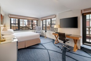 Premium Room, 1 King Bed (Park Avenue View) | Egyptian cotton sheets, premium bedding, minibar, in-room safe