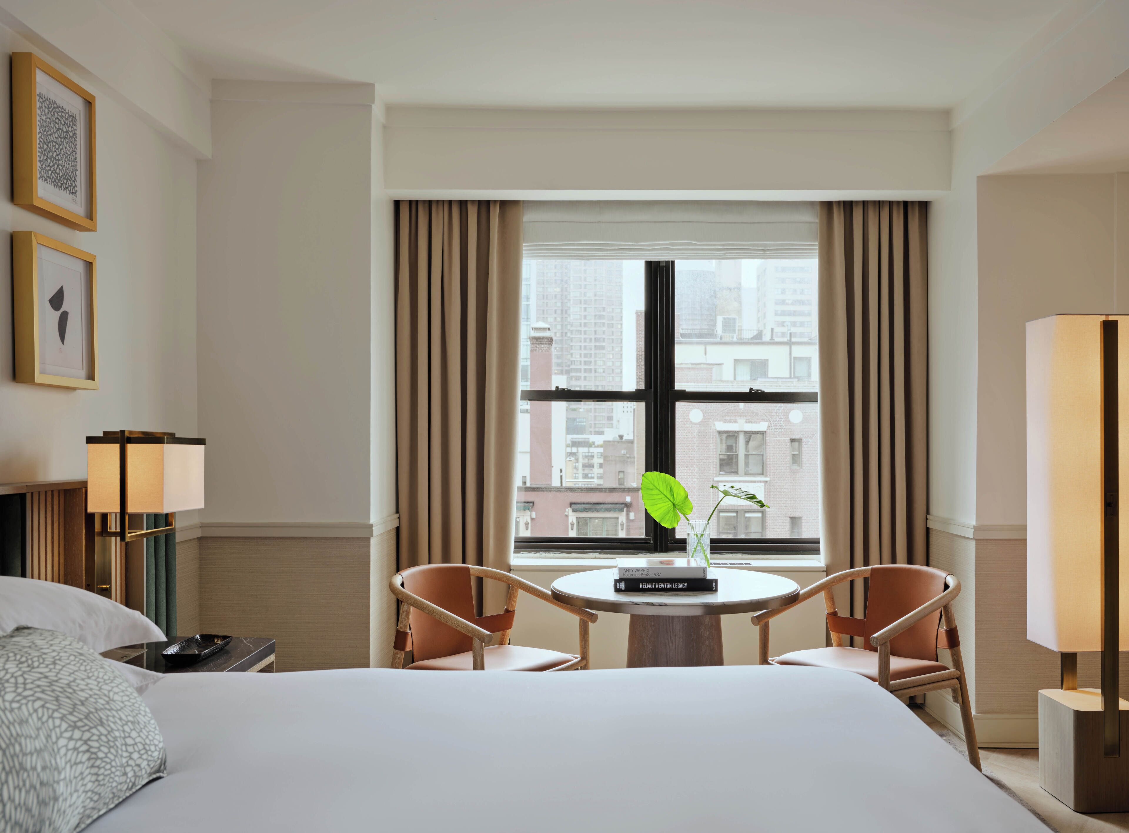 Premium Room, 1 King Bed, Jetted Tub (Bath Shower Combo) | Premium bedding, minibar, in-room safe, desk