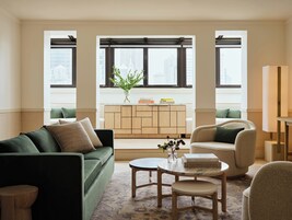 Roupas de cama premium, frigobar, cofres nos quartos, escrivaninha