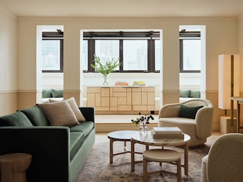 Egyptian cotton sheets, premium bedding, minibar, in-room safe at Kimpton Ashbel New York Park Avenue