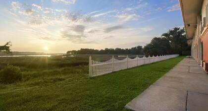 Howard Johnson by Wyndham Beaufort/Parris Island