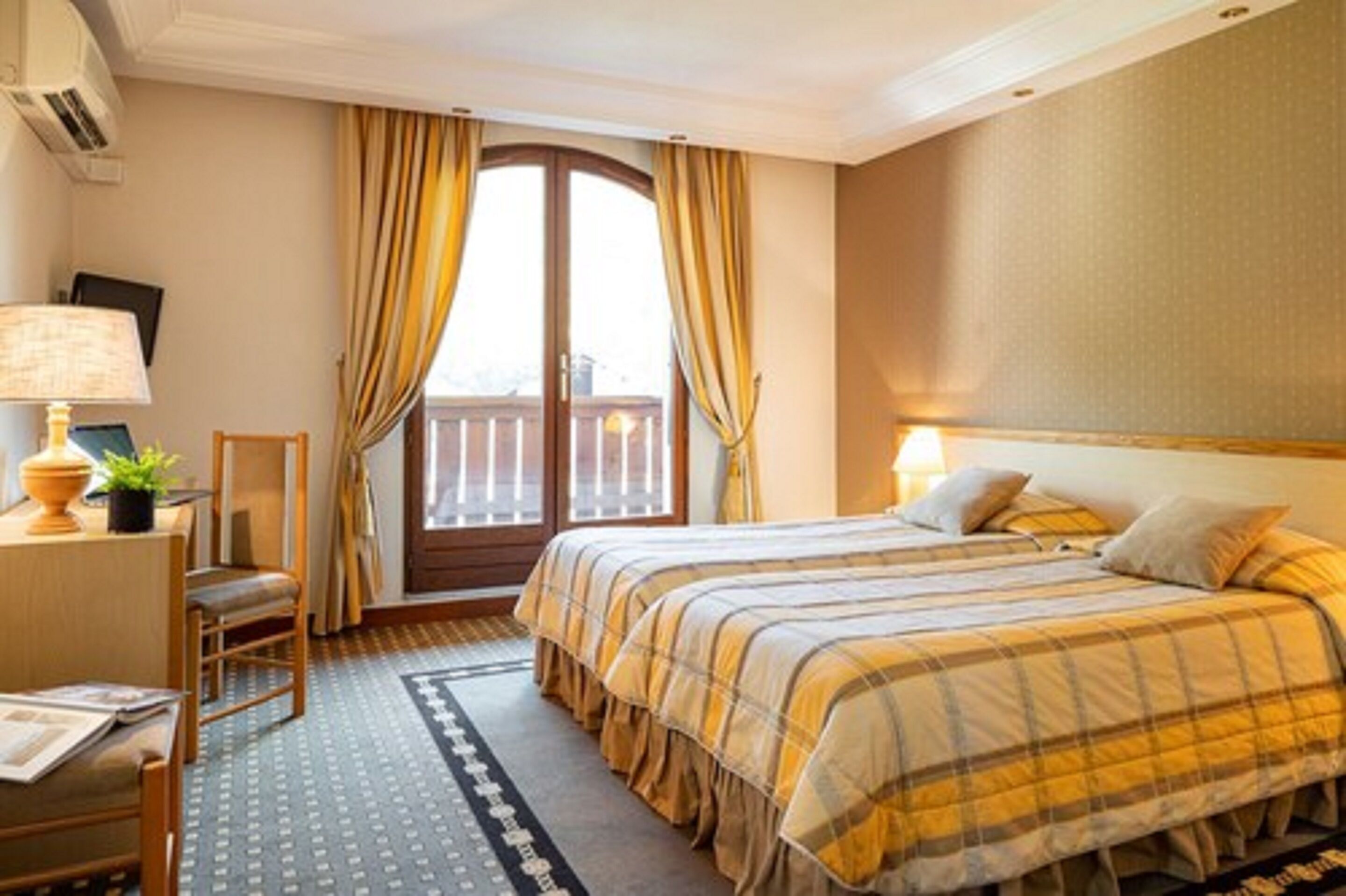 comfort twin room | blackout curtains, soundproofing, iron/ironing board, free wifi