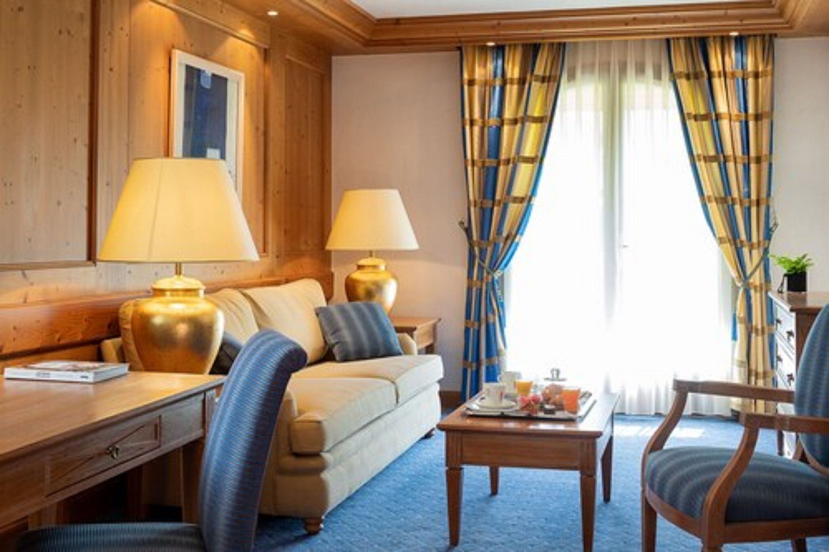 suite (duplex) | living room | flat-screen tv