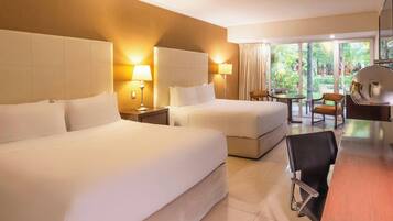 Executive Room, 1 Double Bed | Premium bedding, pillow-top beds, minibar, in-room safe