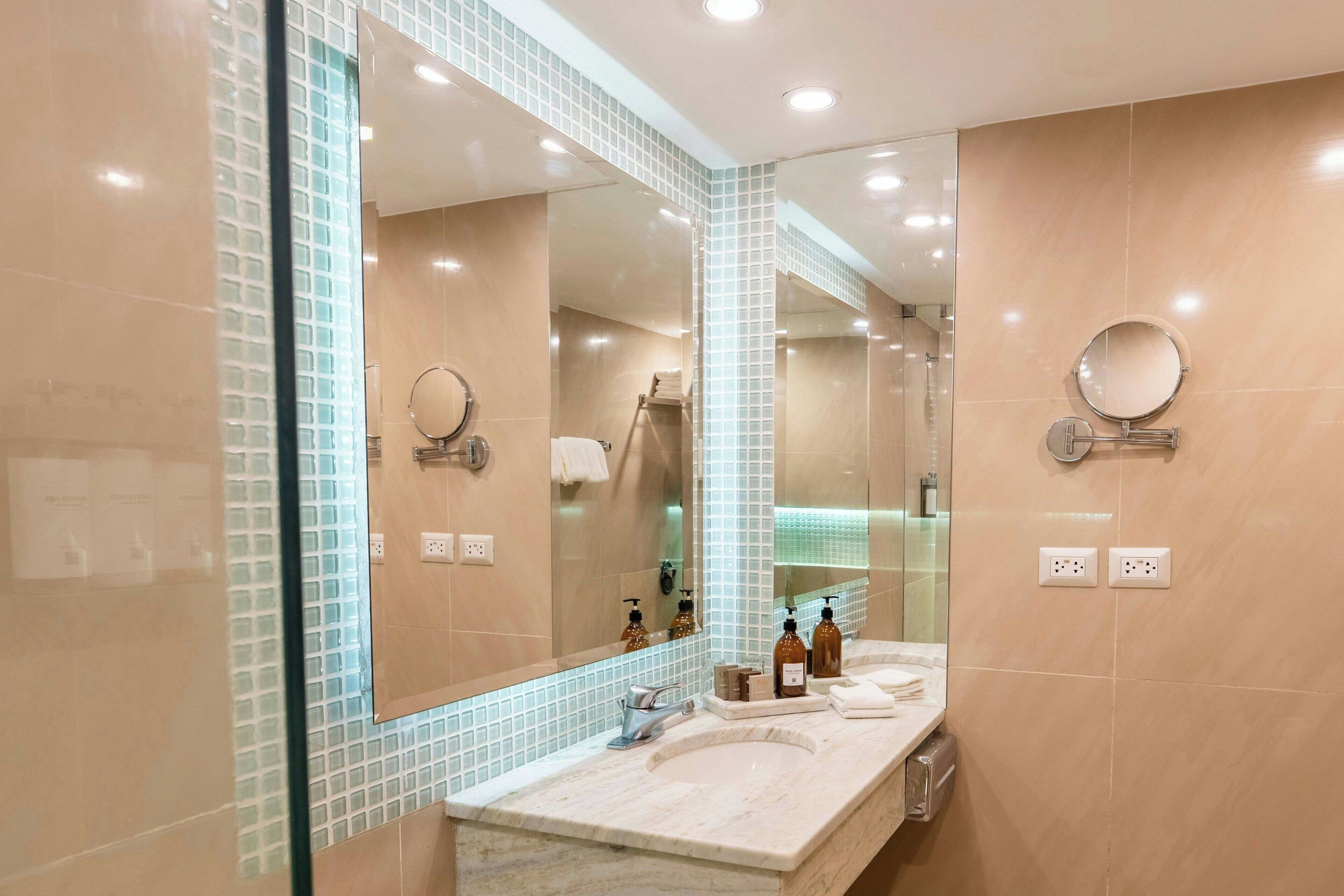 executive room, 1 double bed | bathroom | shower, free toiletries, hair dryer, towels