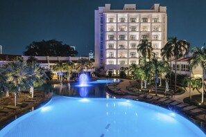 2 piscinas al aire libre