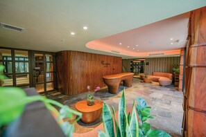 Salas de tratamientos para parejas, sauna, bañera de hidromasaje 
