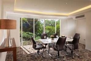 Club-Einzelzimmer, Terrasse, Executive-Etage | Hochwertige Bettwaren, Pillowtop-Betten, Minibar, Zimmersafe