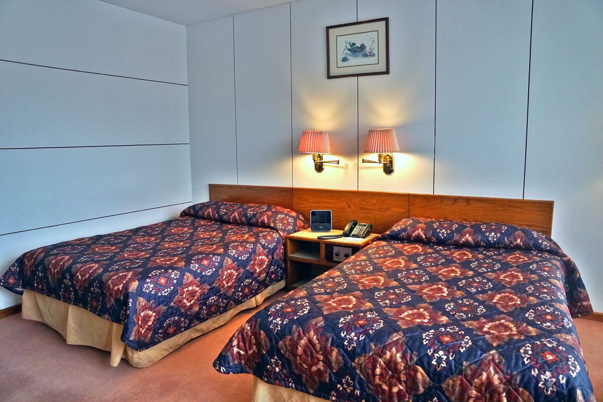 Executive Room | Minibar, in-room safe, desk, blackout curtains