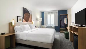 Màn/rèm cản sáng, bàn ủi/dụng cụ ủi quần áo 