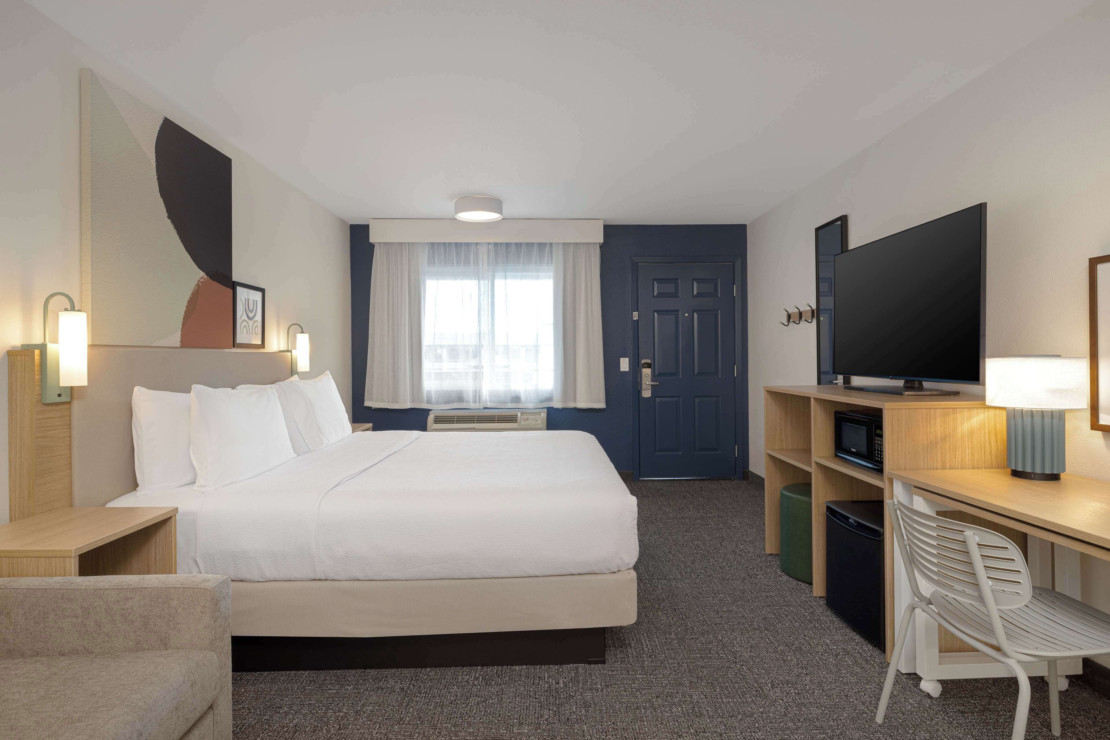 room, 1 king bed | blackout curtains, iron/ironing board, free cots/infant beds, free wifi