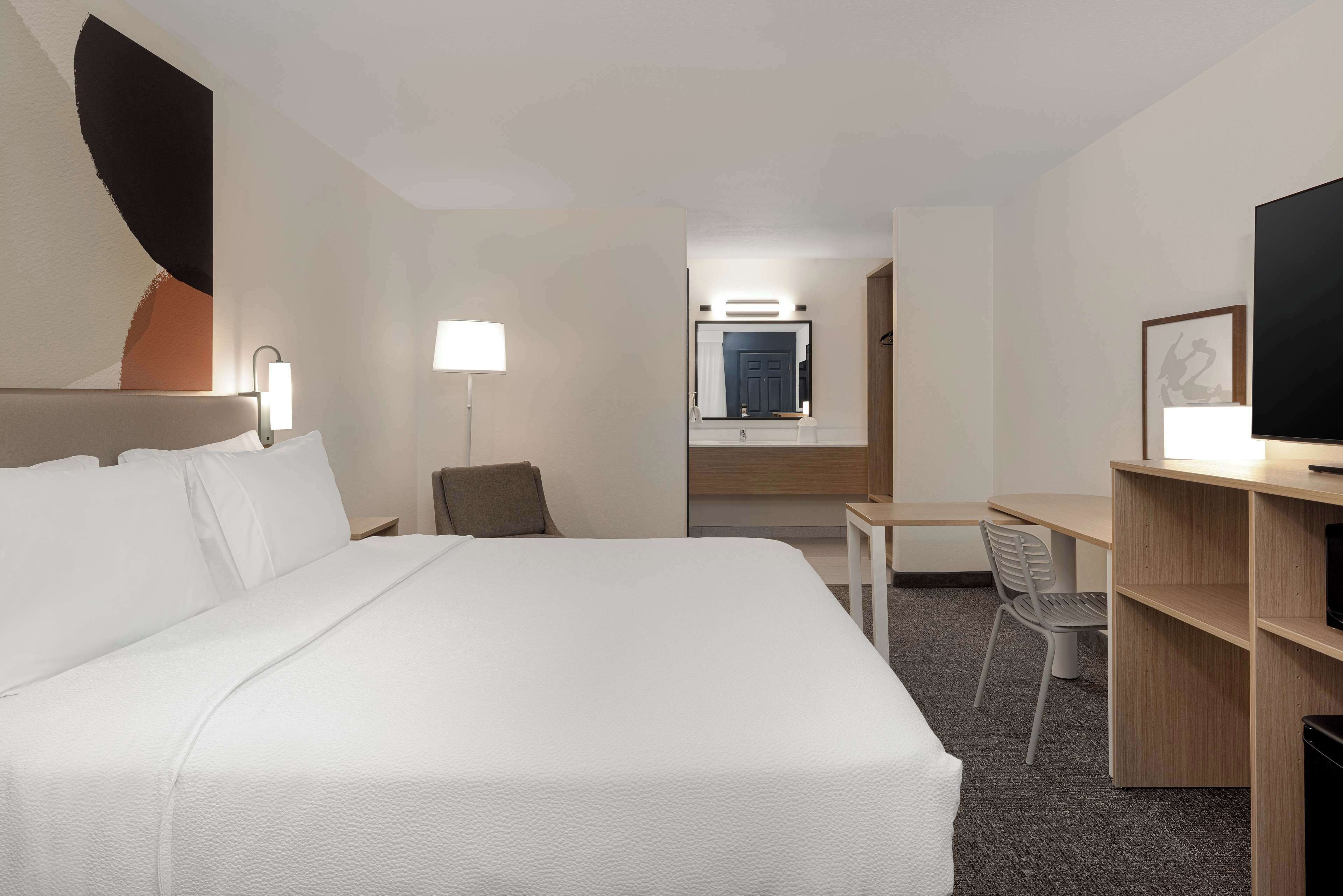 room, 1 king bed | blackout curtains, iron/ironing board, free cots/infant beds, free wifi