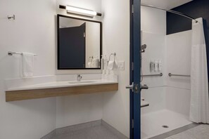 Quarto, 1 cama King, acessível (Mobility & Hearing, Roll-in Shower) | Chuveiro