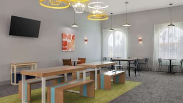 Free daily continental breakfast