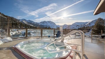 Bathtub spa outdoor