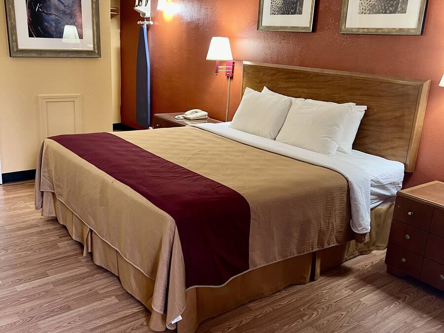 Desk, laptop workspace, iron/ironing board, free WiFi