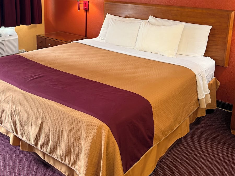 Desk, laptop workspace, iron/ironing board, free WiFi