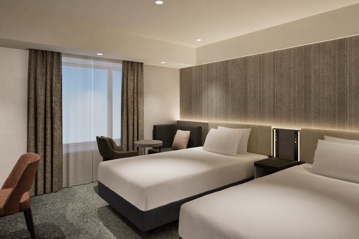 Twin City Side, Non Smoking | Minibar, in-room safe, desk, iron/ironing board